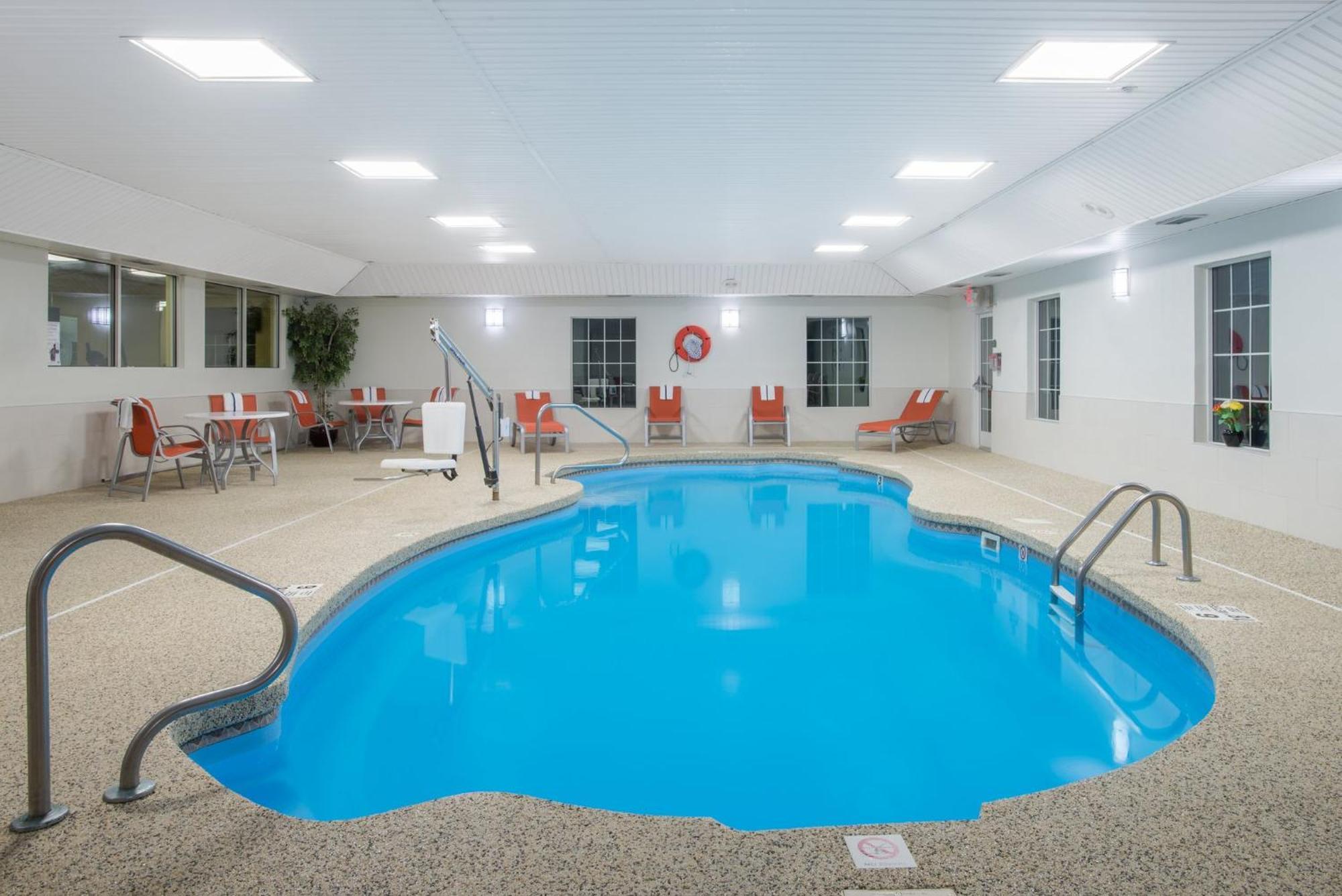 Holiday Inn Express Hotel & Suites Brattleboro By Ihg Exteriér fotografie