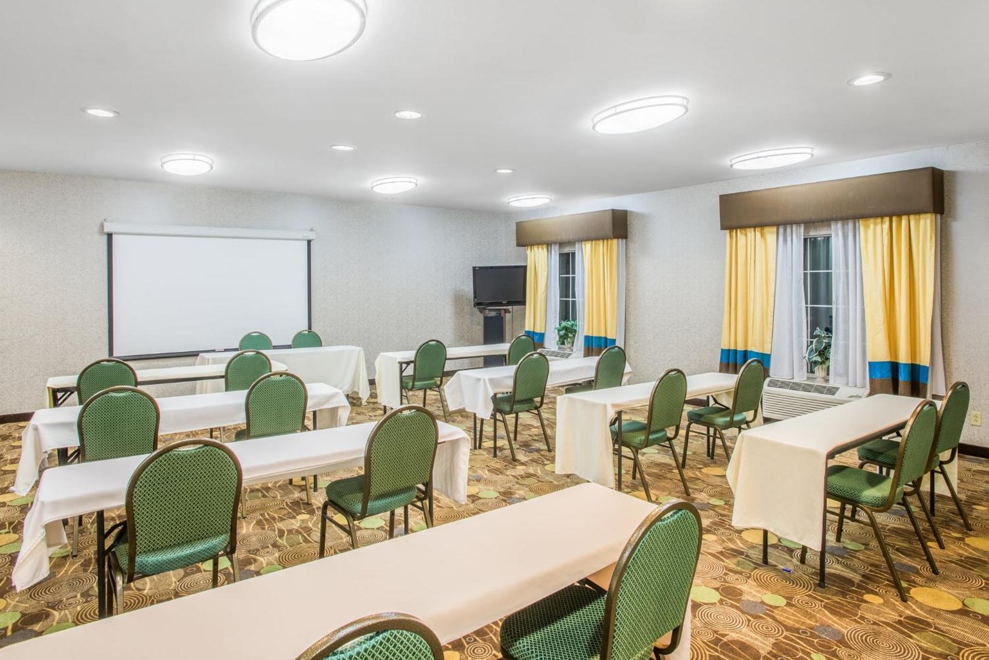 Holiday Inn Express Hotel & Suites Brattleboro By Ihg Exteriér fotografie